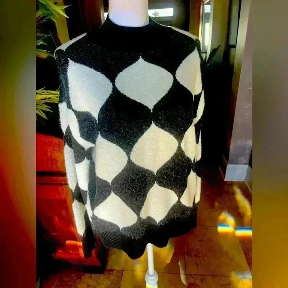 Ann Taylor Factory Sweater. NWT. Size Medium. Black and White. Long sleeve soft - Picture 2 of 10